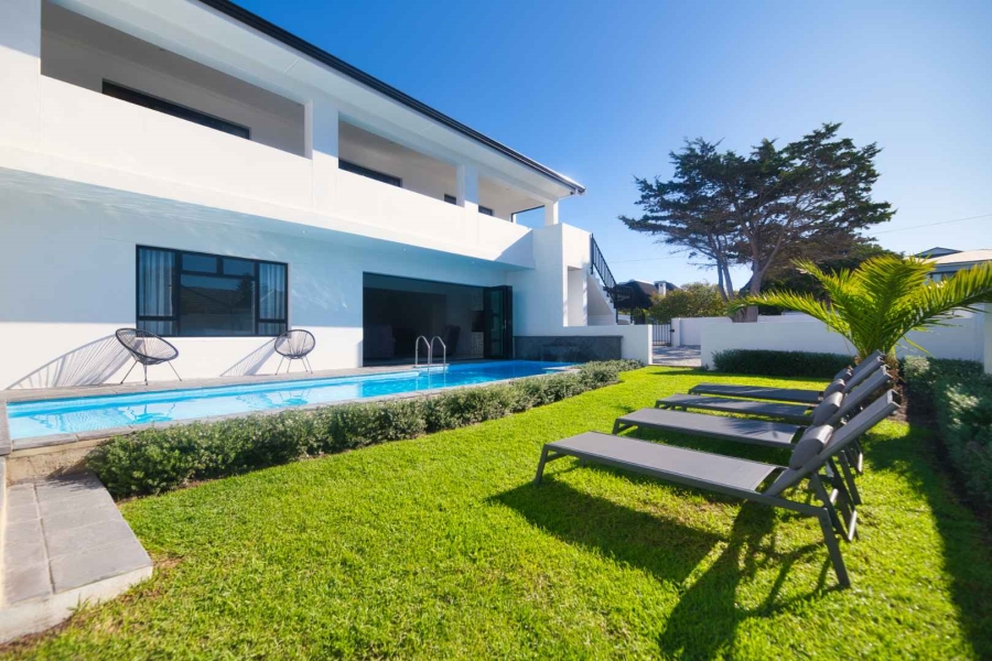 9 Bedroom Property for Sale in Westcliff Western Cape